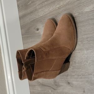 Universal Thread boots